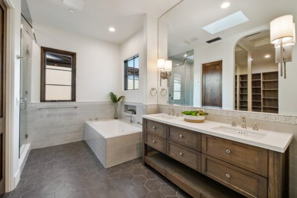 15-Brilliant-Mediterranean-Bathroom-Designs-You-Are-Going-To-Love-1